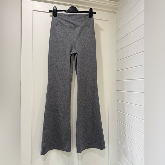 GAP Fit Teen Crossover Flare Leggings - Picture 2 of 6